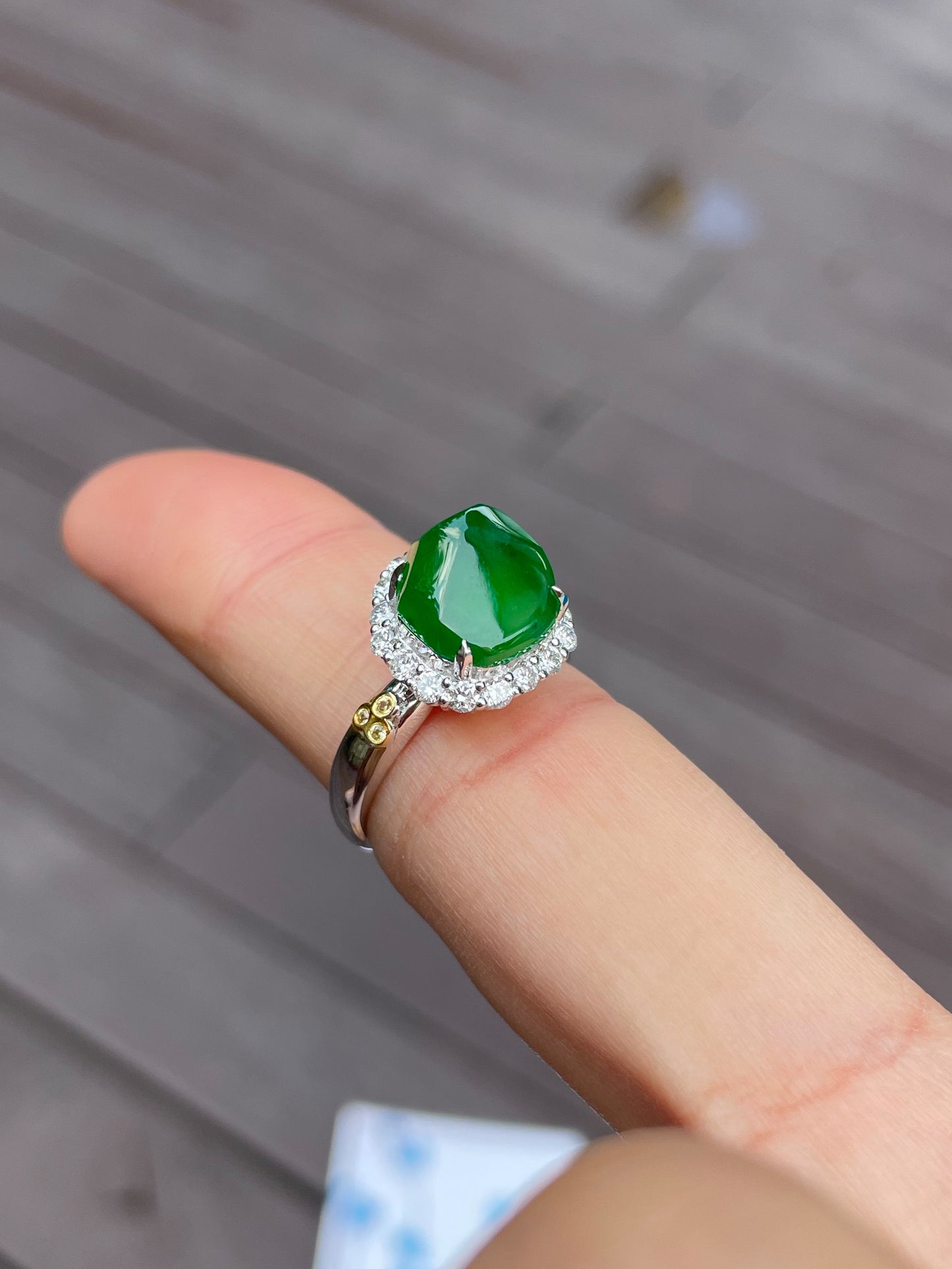 Green Jade Ring - Irregular Cutting (NJR045)