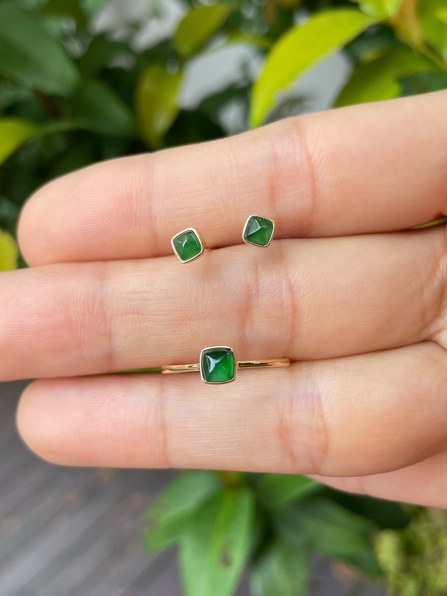 Green Sugarloaf Jadeite Ring & Earrings (NJS007)