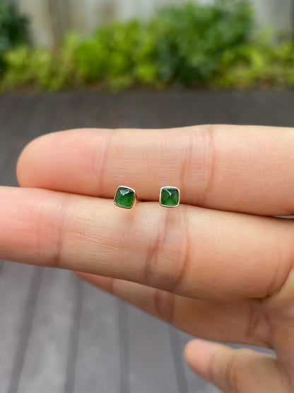 Green Sugarloaf Jadeite Ring & Earrings (NJS007)